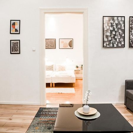 Stylish And Spacious ! Central Location Kazincy Netflix Βουδαπέστη Εξωτερικό φωτογραφία