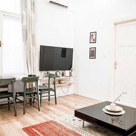 Stylish And Spacious ! Central Location Kazincy Netflix Βουδαπέστη Εξωτερικό φωτογραφία