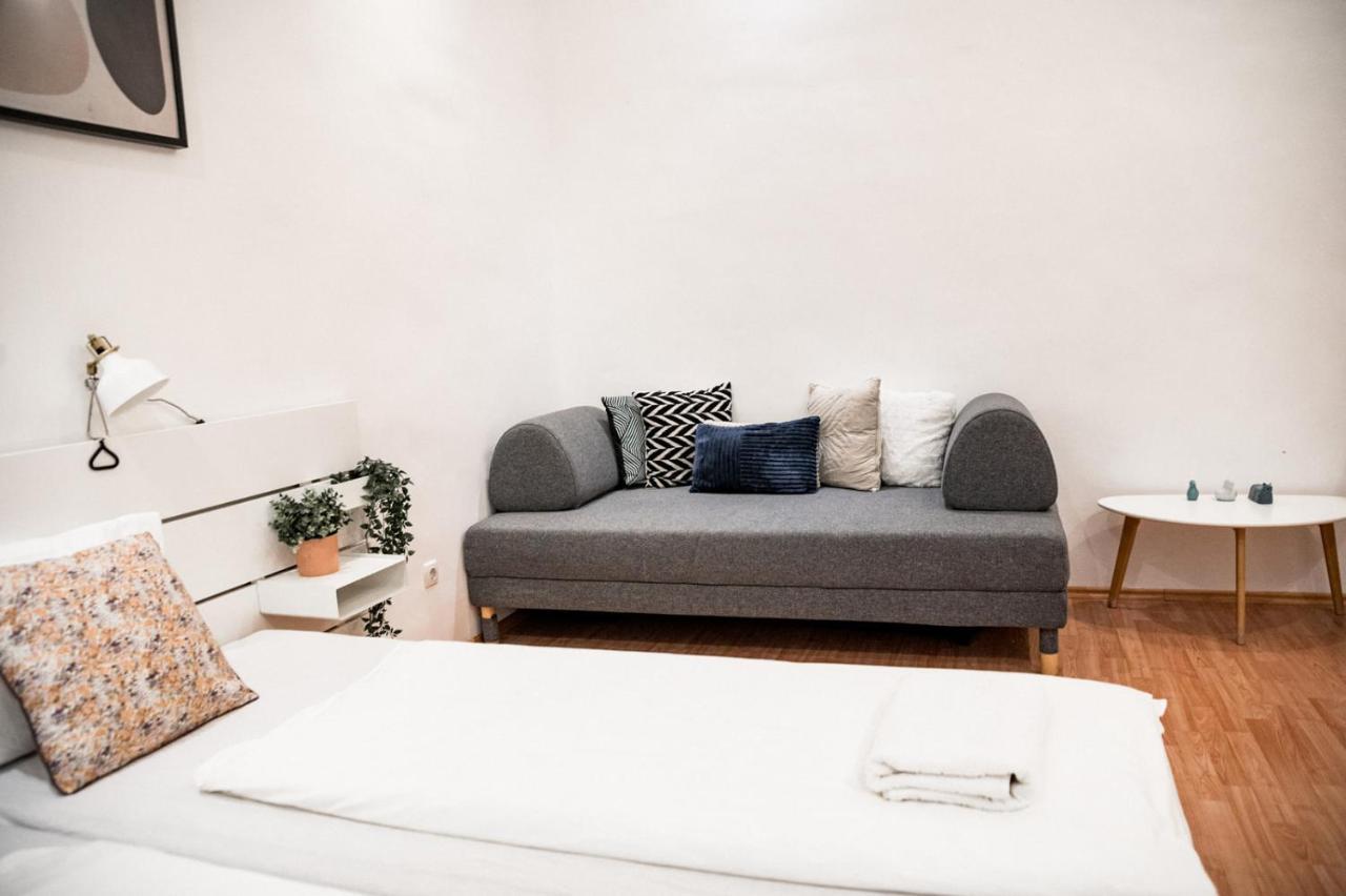 Stylish And Spacious ! Central Location Kazincy Netflix Βουδαπέστη Εξωτερικό φωτογραφία