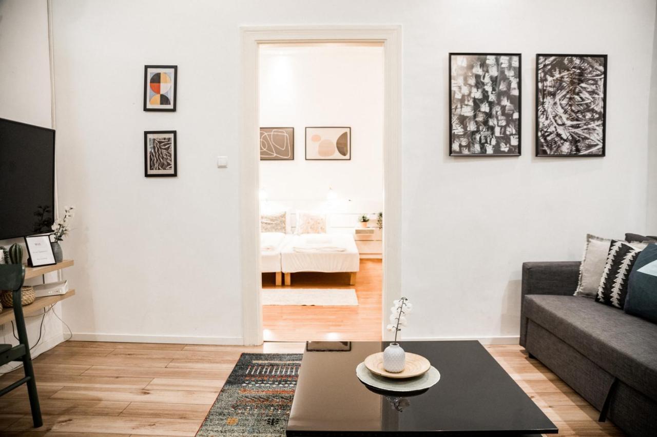 Stylish And Spacious ! Central Location Kazincy Netflix Βουδαπέστη Εξωτερικό φωτογραφία