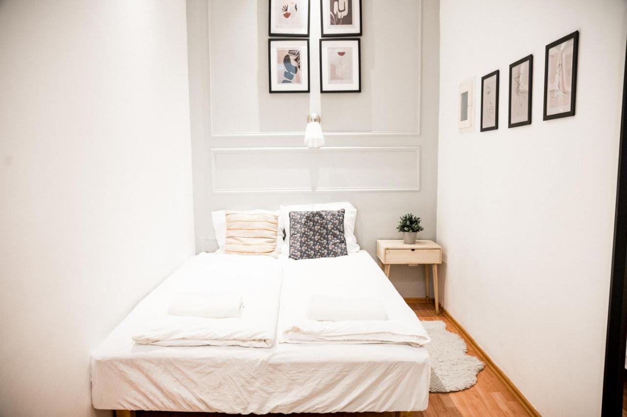 Stylish And Spacious ! Central Location Kazincy Netflix Βουδαπέστη Εξωτερικό φωτογραφία