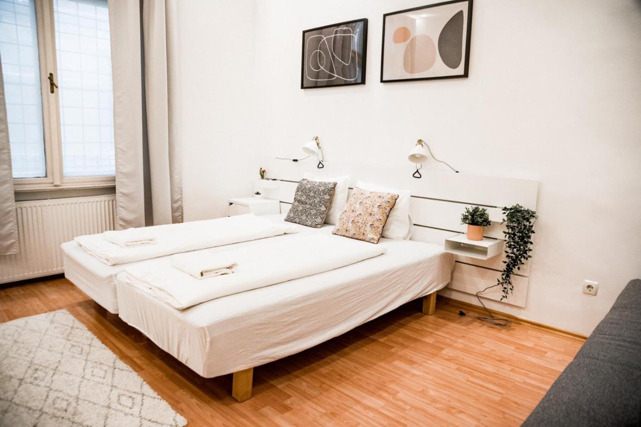 Stylish And Spacious ! Central Location Kazincy Netflix Βουδαπέστη Εξωτερικό φωτογραφία