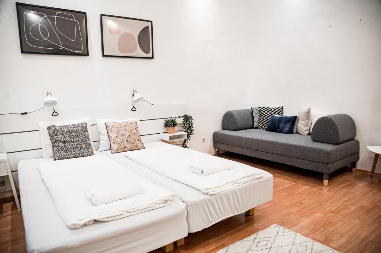 Stylish And Spacious ! Central Location Kazincy Netflix Βουδαπέστη Εξωτερικό φωτογραφία
