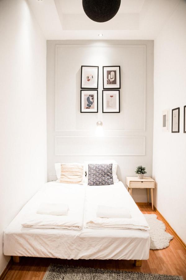 Stylish And Spacious ! Central Location Kazincy Netflix Βουδαπέστη Εξωτερικό φωτογραφία