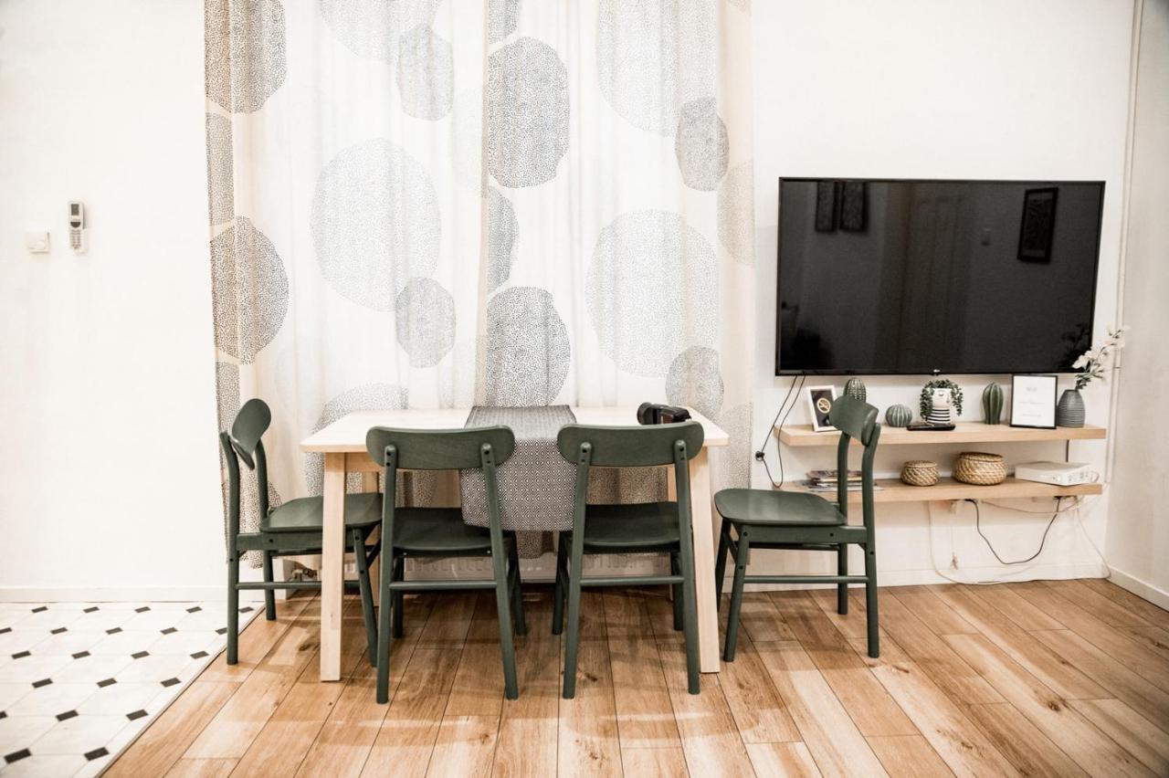 Stylish And Spacious ! Central Location Kazincy Netflix Βουδαπέστη Εξωτερικό φωτογραφία