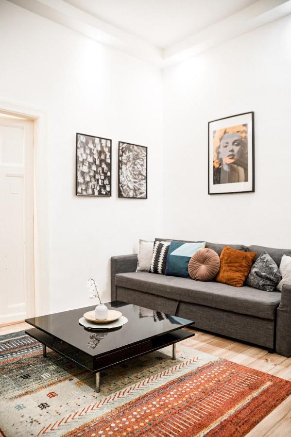 Stylish And Spacious ! Central Location Kazincy Netflix Βουδαπέστη Εξωτερικό φωτογραφία